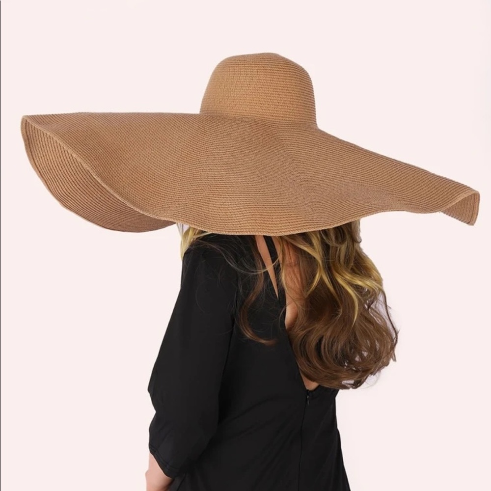 Wide brim straw hat